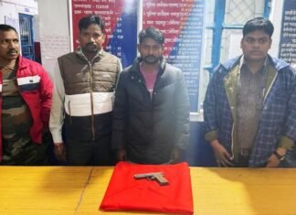 देशी पिस्टल के साथ एक युवक गिरफ्तार,सरायपाली पुलिस ने की कार्यवाही देशी पिस्टल के साथ एक युवक गिरफ्तार,सरायपाली पुलिस ने की कार्यवाही