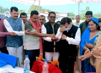 ग्राम पंचायत खरोरा को मिली 15.80 लाख के विकास कार्यों की सौगात ग्राम पंचायत खरोरा को मिली 15.80 लाख के विकास कार्यों की सौगात