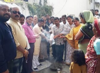 वार्ड 16 में कांक्रीटीकरण सड़क निर्माण का किया भूमि पूजन नपाध्यक्ष ने वार्ड 16 में कांक्रीटीकरण सड़क निर्माण का किया भूमि पूजन नपाध्यक्ष ने