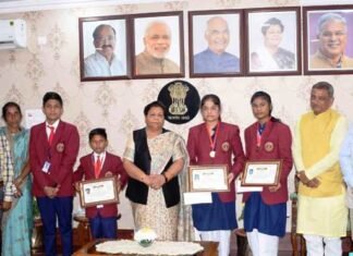 नन्हे बहादुर बच्चों की वीरता और सूझबूझ से प्रभावित हुई राज्यपाल उइके नन्हे बहादुर बच्चों की वीरता और सूझबूझ से प्रभावित हुई राज्यपाल उइके