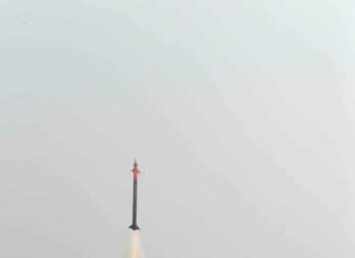 जमीन से हवा में मार करने वाली मध्यम दूरी की मिसाइल का सफल परीक्षण जमीन से हवा में मार करने वाली मध्यम दूरी की मिसाइल का सफल परीक्षण