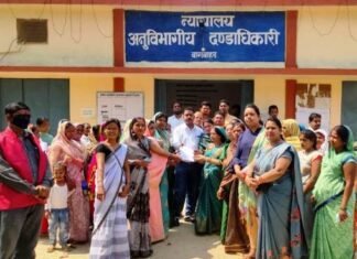 अंग्रेजी शराब दुकान खोलने के विरोध में SDM को सौंपा गया ज्ञापन अंग्रेजी शराब दुकान खोलने के विरोध में SDM को सौंपा गया ज्ञापन