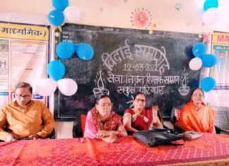 चार सेवानिवृत्त शिक्षक को दी गई भावभीनी विदाई चार सेवानिवृत्त शिक्षक को दी गई भावभीनी विदाई