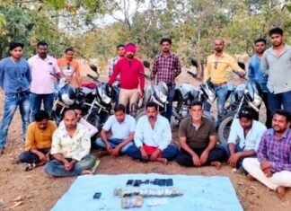 जंगल में चल रहे जुआ फड में पुलिस का छापा 09 जुआरी पकड़ाए जंगल में चल रहे जुआ फड में पुलिस का छापा 09 जुआरी पकड़ाए