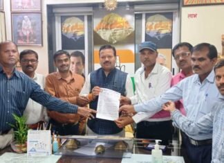 पुरानी पेंशन का लाभ दिलवाने शिक्षक संघ ने संसदीय सचिव को सौंपा ज्ञापन पुरानी पेंशन का लाभ दिलवाने शिक्षक संघ ने संसदीय सचिव को सौंपा ज्ञापन