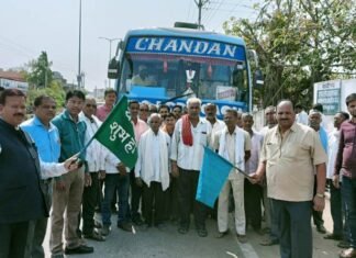 किसान प्रदर्शनी मेला में भाग लेने जिला के किसान राजधानी हुए रवाना किसान प्रदर्शनी मेला में भाग लेने जिला के किसान राजधानी हुए रवाना