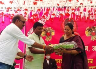 संजय कानन में आयोजित कार्यक्रम में महिलाओं का किया गया सम्मान संजय कानन में आयोजित कार्यक्रम में महिलाओं का किया गया सम्मान