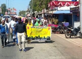 संविदा में पदस्थ मनरेगा कर्मियों ने खोला मोर्चा नियमितीकरण की मांग पर संविदा में पदस्थ मनरेगा कर्मियों ने खोला मोर्चा नियमितीकरण की मांग पर