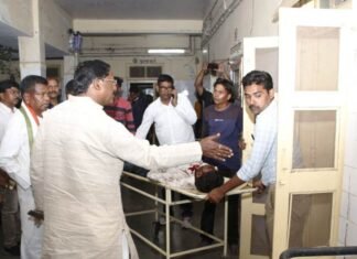 कैबिनेट मंत्री भगत ने दिया मानवता का परिचय तीन घायलों को पहुचाया हास्पिटल कैबिनेट मंत्री भगत ने दिया मानवता का परिचय तीन घायलों को पहुचाया हास्पिटल