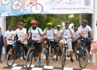 टूर डे सिरपुर यात्रा सम्पन्न,सायकल यात्रियों ने लक्ष्मण मंदिर परिसर में खिंचवाई तस्वीर टूर डे सिरपुर यात्रा सम्पन्न,सायकल यात्रियों ने लक्ष्मण मंदिर में खिंचवाई तस्वीर