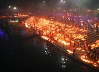 साढ़े 5 लाख दीपकों से जगमगाया चित्रकूट रामनवमी के पावन पर्व पर साढ़े 5 लाख दीपकों से जगमगाया चित्रकूट रामनवमी के पावन पर्व पर