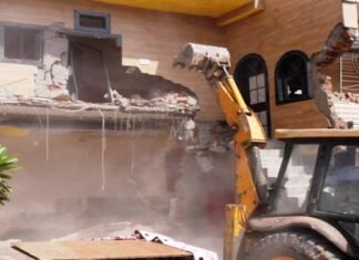 ग्वालियर में दो अपराधी के मकान हुए जमींदोज एंटी माफिया अभियान के तहत ग्वालियर में दो अपराधी के मकान हुए जमींदोज एंटी माफिया अभियान के तहत