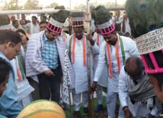 बालपुर में मिनी स्टेडियम व् सरसींवा में कॉलेज की घोषणा उच्च शिक्षा मंत्री ने की सरसींवा में कॉलेज व् बालपुर में मिनी स्टेडियम की घोषणा उच्च शिक्षा मंत्री ने की