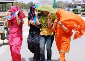 हिट स्ट्रोक का बढ़ सकता है खतरा गर्मी की वजह से करे यह उपाय हिट स्ट्रोक का बढ़ सकता है खतरा गर्मी की वजह से करे यह उपाय