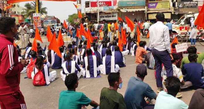 आत्मानंद स्कूल के विरोध नहीं,आदर्श स्कूल की बलि चढ़ाए जाने के विरोध में हैं ABVP