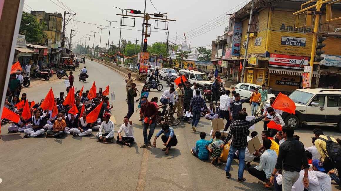 आत्मानंद स्कूल के विरोध नहीं,आदर्श स्कूल की बलि चढ़ाए जाने के विरोध में हैं ABVP