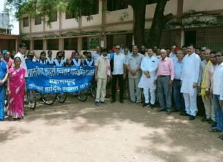 साइकिल की चाबी पाकर छात्राओं के चेहरे खिले संसदीय सचिव ने किया वितरण साइकिल की चाबी पाकर छात्राओं के चेहरे खिले संसदीय सचिव ने किया वितरण