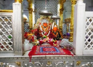 चैत्र नवरात्रि पर्व पर नगर देवी महामाया मंदिर में नपाध्यक्ष ने की ज्योत प्रज्ज्वलित चैत्र नवरात्रि पर्व पर नगर देवी महामाया मंदिर में नपाध्यक्ष ने की ज्योत प्रज्ज्वलित