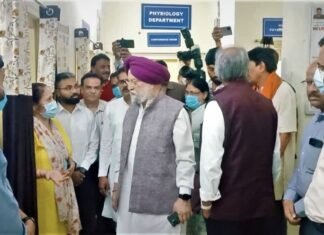 पटेवा आयुष्मान भारत हेल्थ एंड वेलनेस सेंटर का किया अवलोकन केंद्रीय मंत्री पुरी ने पटेवा आयुष्मान भारत हेल्थ एंड वेलनेस सेंटर का किया अवलोकन केंद्रीय मंत्री पुरी ने