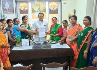 मितानिन संघ के सदस्यों ने की संसदीय सचिव से मुलाकात,CM के नाम सौंपा ज्ञापन मितानिन संघ के सदस्यों ने की संसदीय सचिव से मुलाकात,CM के नाम सौंपा ज्ञापन