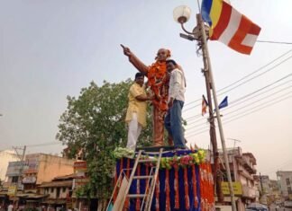 सामाजिक बुराइयों से लड़ने में न्यायविद के समर्पण को याद करना ही जयंती है:- प्रकाश महासमुंद। सामाजिक बुराइयों से लड़ने में न्यायविद के समर्पण को याद करना ही जयंती है, उक्त बाते भारत के पहले कानून मंत्री डॉ भीमराव अंबेडकर की जयंती के मौके पर नगर