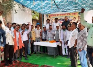 लघु वनोपज सहकारी समिति के प्रबंधक आज से अनिश्चितकालीन हड़ताल पर लघु वनोपज सहकारी समिति के प्रबंधक आज से अनिश्चितकालीन हड़ताल पर