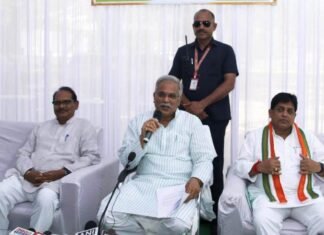 नक्सली भारत के संविधान पर करें विश्वास व्यक्त – CM बघेल नक्सली भारत के संविधान पर करें विश्वास व्यक्त - CM बघेल