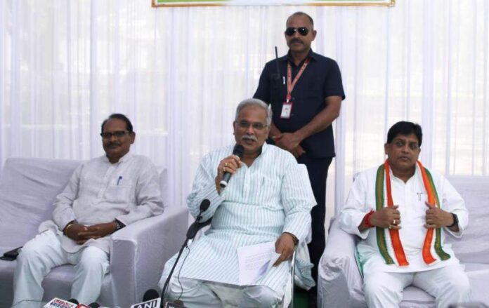 नक्सली भारत के संविधान पर करें विश्वास व्यक्त - CM बघेल
