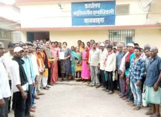 सिवनी कला के किसानों ने फसल बीमा की राशि के लिए SDM को सौपा ज्ञापन सिवनी कला के किसानों ने फसल बीमा की राशि के लिए SDM को सौपा ज्ञापन