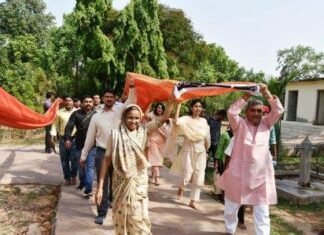 मुख्यमंत्री दंतेश्वरी माई को अर्पित करेंगे 11 हजार मीटर की चुनरी हमसे जुड़े : आपके लिए /छत्तीसगढ़/महासमुन्द WatsApp https:FLvSyB0oXmBFwtfzuJl5gU Twitter:https:DNS11502659 Facebook https:dailynewsservices/