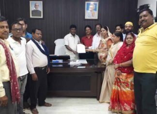 अयोध्या नगर में बनने वाले मांगलिक भवन का कर रहे विरोध स्थानीय लोग अयोध्या नगर में बनने वाले मांगलिक भवन का कर रहे विरोध स्थानीय लोग