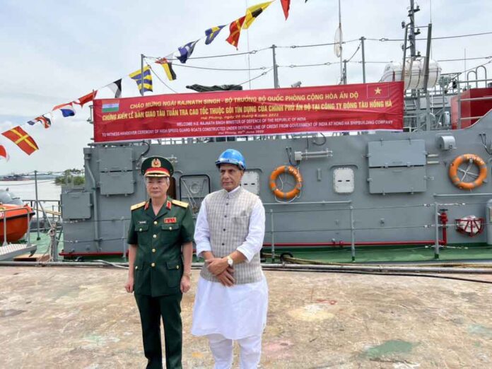 12 रक्षक नौकाएं वियतनाम को सौंपीं रक्षा मंत्री राजनाथ सिंह ने