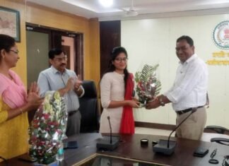 बलौदाबाजार-भाटापारा जिला में पदस्थ 3 राजस्व अधिकारी को दी गई सादर विदाई बलौदाबाजार-भाटापारा जिला में पदस्थ 3 राजस्व अधिकारी को दी गई सादर विदाई