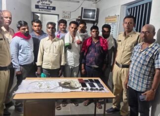 जंगल में चल रहे जुआ फड़ में पुलिस का छापा, 08 जुआड़ी पकड़ाए जंगल में चल रहे जुआ फड़ में पुलिस का छापा, 08 जुआड़ी को पकड़ा पुलिस ने