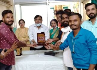 रक्तवीरों को प्रमाण पत्र देकर किया गया सम्मानित रक्तवीरों को प्रमाण पत्र देकर किया गया सम्मानित