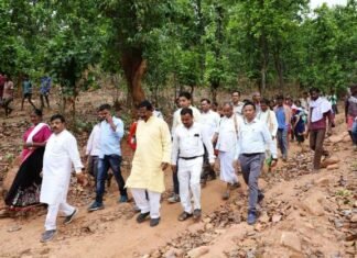 दुर्गम क्षेत्र में चल रहे सड़क निर्माण कार्य का किया शिलान्यास कैबिनेट मंत्री भगत ने दुर्गम क्षेत्र में चल रहे सड़क निर्माण कार्य का किया शिलान्यास कैबिनेट मंत्री भगत ने