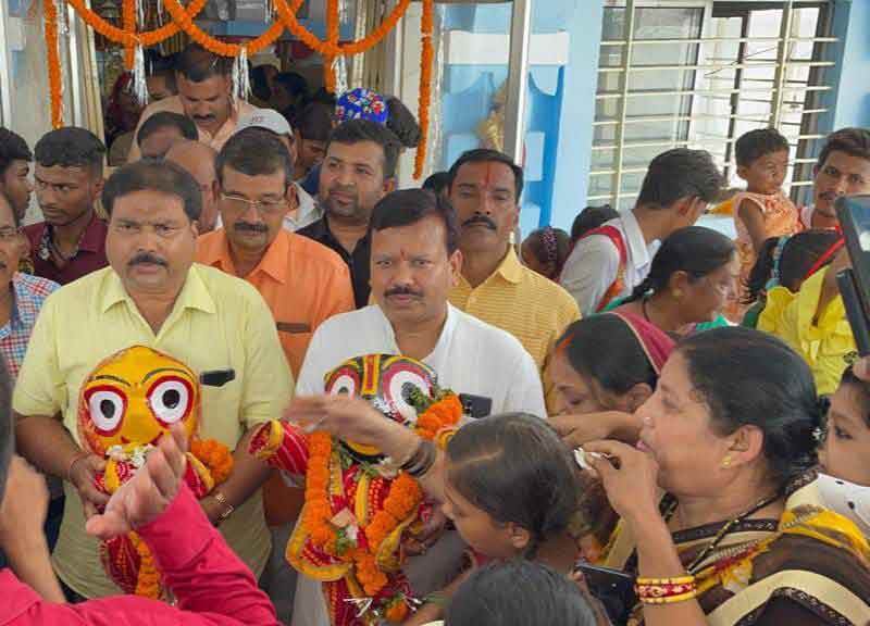 भगवान जगन्नाथ की रथ यात्रा में शामिल हुए संसदीय सचिव विनोद चंद्राकर