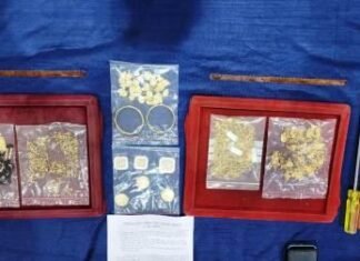 बुलबुल ज्वेलरी शॉप में हुई चोरी का हुआ खुलासा,आरोपी के पास से जेवरात किए गए बरामद बुलबुल ज्वेलरी शॉप में हुई चोरी का हुआ खुलासा,आरोपी के पास से जेवरात किए गए बरामद