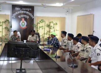 जिला के डायल 112 स्टाफ की हुई मीटिंग पुलिस अधीक्षक ने दिए आवश्यक दिशा निर्देश जिला के डायल 112 स्टाफ की हुई मीटिंग पुलिस अधीक्षक ने दिए आवश्यक दिशा निर्देश