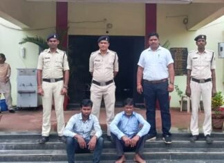 पत्नी व ससुराल में झूठी नौकरी लगने का झांसा देकर ठगी करने वाला दामाद गिरफ्तार पत्नी व ससुराल में झूठी नौकरी लगने का झांसा देकर ठगी करने वाला दामाद गिरफ्तार