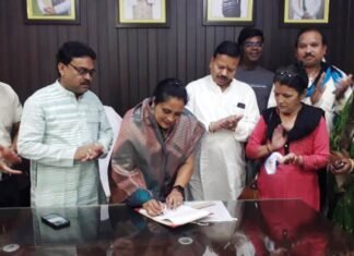 संसदीय सचिव विनोद चंद्राकर की मौजूदगी में राशि ने किया पदभार ग्रहण संसदीय सचिव विनोद चंद्राकर की मौजूदगी में राशि ने किया पदभार ग्रहण