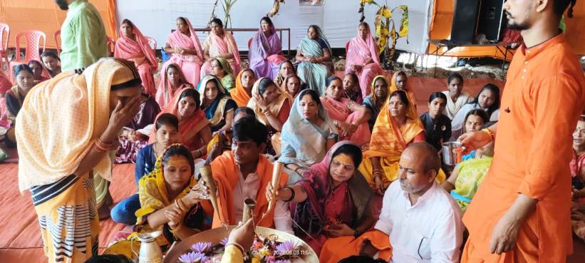 108 नीलकमल से हुआ भगवान शिव का श्रृंगार