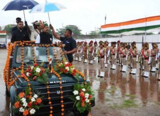 76 वां स्वतंत्रता दिवस समारोह मनाया गया बारिश के बीच 76 वां स्वतंत्रता दिवस समारोह मनाया गया बारिश के बीच