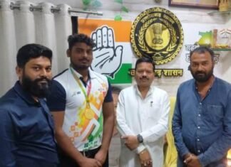 कुश्ती के गोल्ड मेडीलिस्ट आकाश ने संसदीय सचिव विनोद से किया मुलाकात कुश्ती के गोल्ड मेडीलिस्ट आकाश ने संसदीय सचिव विनोद से किया मुलाकात