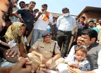 देवरान पहुंचकर प्रभारी मंत्री राजपूत ने घटित घटना के संबंध में परिजनों से चर्चा कर ली जानकारी देवरान पहुंचकर प्रभारी मंत्री राजपूत ने घटित घटना के संबंध में परिजनों से चर्चा कर ली जानकारी