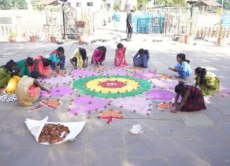 भगवान राम के ननिहाल को हजारों दीयों से रोशन किया राजीव युवा मितान क्लब के सदस्यों ने भगवान राम के ननिहाल को हजारों दीयों से रोशन किया राजीव युवा मितान क्लब के सदस्यों ने