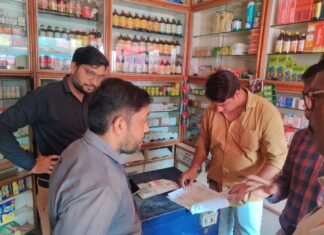 बालूशाही व पेड़ा को किया गया नष्ट मेडिकल स्टोर्स सहित मिठाई दुकानों में दबिश बालूशाही व पेड़ा को किया गया नष्ट मेडिकल स्टोर्स सहित मिठाई दुकानों में दबिश