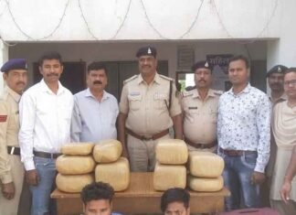समता एक्सप्रेस मे 38 किलो गांजा के साथ 02 तस्कर को पकड़ा GRP ने समता एक्सप्रेस मे 38 किलो गांजा के साथ 02 तस्कर को पकड़ा GRP ने