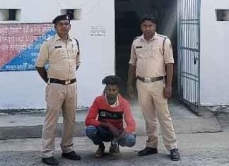 हत्या का प्रयास कर फरार होने वाले आरोपी को पुलिस ने पहुचाया जेल हत्या का प्रयास कर फरार होने वाले आरोपी को पुलिस ने पहुचाया जेल