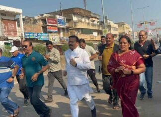 राष्ट्रीय एकता दिवस पर संसदीय सचिव चंद्राकर, नपाध्यक्ष एवं जिला पंचायत CEO ने लगाई दौड़ राष्ट्रीय एकता दिवस पर विधायक, नपाध्यक्ष एवं जिला पंचायत CEO ने लगाई दौड़